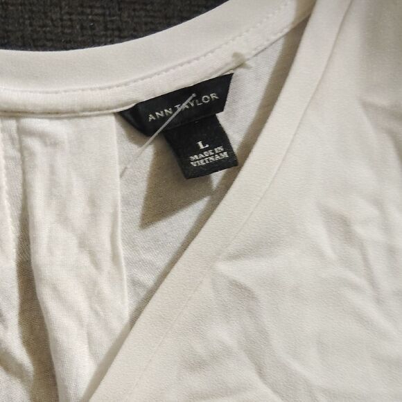 Ann Taylor White Asymmetrical Relaxed T-Shirt - Picture 2 of 3